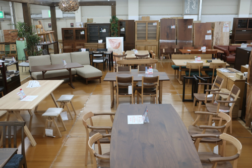 無垢１枚板から飛騨高山の家具までアウトレットプライス！